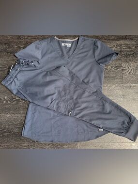Grey’s Anatomy Small Petite Scrub Jogger Set.